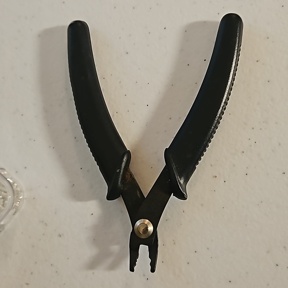 Crimp Bead Kit - 2200 Crimp Beads & Crimping Tool. - Picture 3 of 5